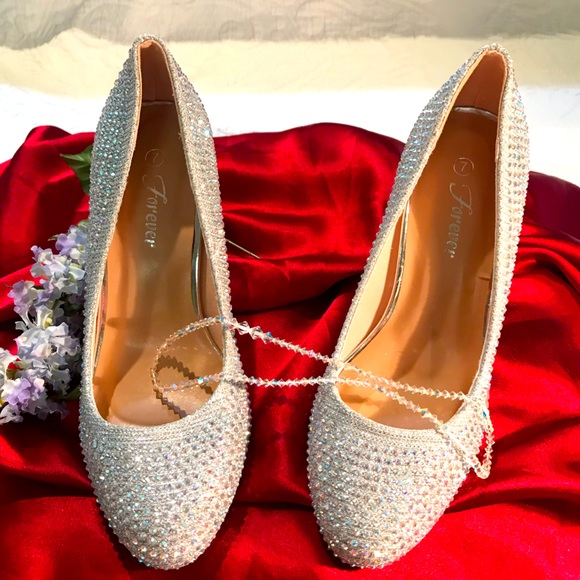 Sparkling silver heels with small crystals - Picture 3 of 12